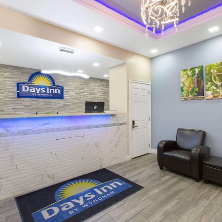 Days Inn By Wyndham Юкая Екстериор снимка